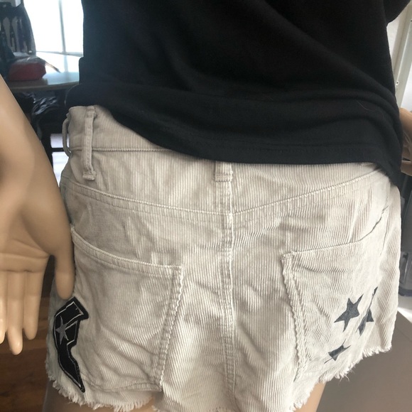 Famous Stars & Straps mini skirt Milla Jovovich - Picture 2 of 10